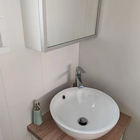 Annika Mar Campeggio *