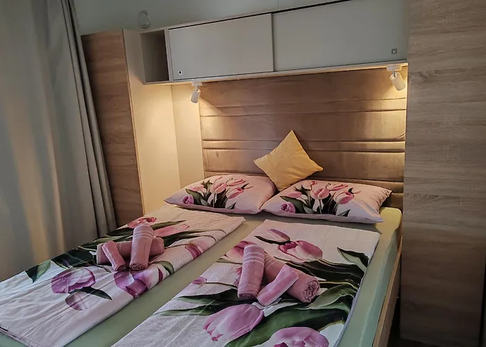 Annika Mar Campeggio *