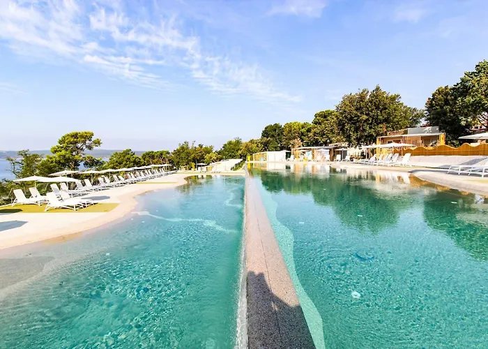 Annika Mar Campeggio *