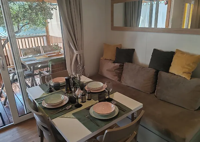 Annika Mar Campeggio *