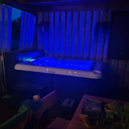 Annika Mar Camping *