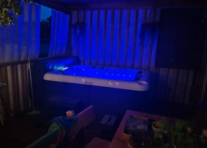 Annika Mar Campeggio *