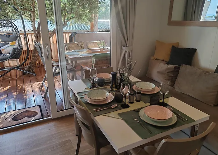 Annika Mar Campeggio *