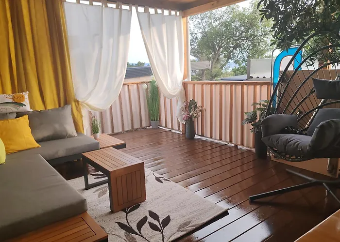 Annika Mar Campeggio *