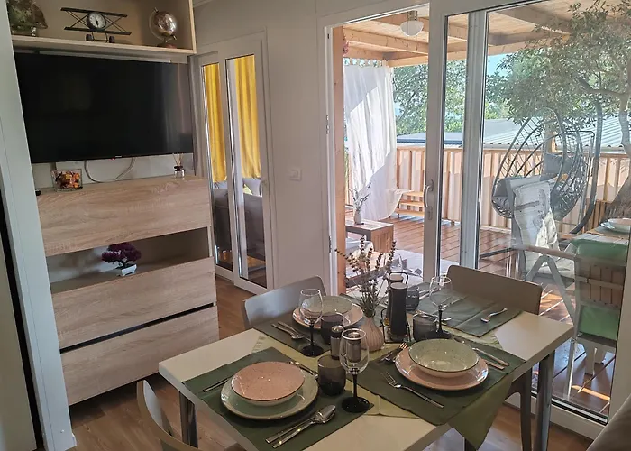 Annika Mar Campeggio *